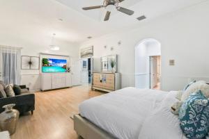 Ένα ή περισσότερα κρεβάτια σε δωμάτιο στο Family 4BR Escape Pool Arcade Sleeps 12 L57 +52 φωτογραφίες