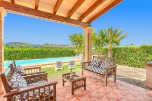 Bazén v ubytování Villa Can Xanet de Baix by Villa Plus nebo v jeho okolí