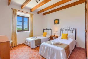 Postel nebo postele na pokoji v ubytování Villa Can Xanet de Baix by Villa Plus