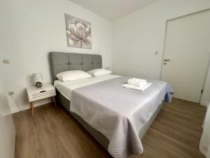 Postel nebo postele na pokoji v ubytování Seaside apartments Polić, Rogoznica