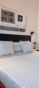 Katil atau katil-katil dalam bilik di Red Apartamento
