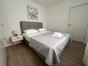 Postel nebo postele na pokoji v ubytování Seaside apartments Polić, Rogoznica