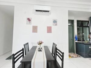 Ein Sitzbereich in der Unterkunft Next to Paradigm Mall Escape JB,3BR, Up to 10 Person,