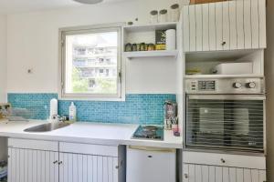 Kuchyň nebo kuchyňský kout v ubytování Confort et Calme Appart 2 personnes + 7 fotografií