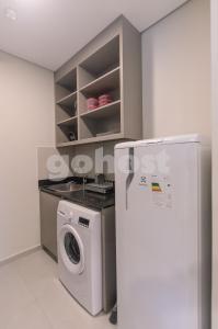 Kuchyň nebo kuchyňský kout v ubytování Modern 1 Bed Apt Two Blocks From Shop Del Sol