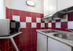 Nhà bếp/bếp nhỏ tại iH Hotels Milano ApartHotel Argonne Park