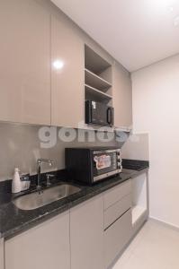 Kuchyň nebo kuchyňský kout v ubytování Modern 1 Bed Apt Two Blocks From Shop Del Sol