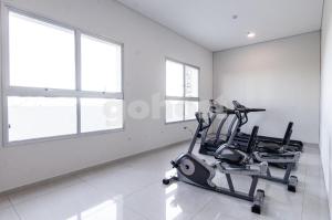 Fitness centrum a/nebo fitness zařízení v ubytování Modern 1 Bed Apt Two Blocks From Shop Del Sol