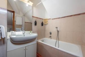 Phòng tắm tại iH Hotels Milano ApartHotel Argonne Park