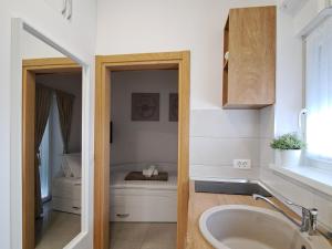 Bilik mandi di Studio apartman Kali +9 gambar