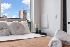 Ένα ή περισσότερα κρεβάτια σε δωμάτιο στο Chic & Luxury 1Bd Condo In Downtown Minneapolis, Minutes From Minneapolis Convention Center & US Bank Arena