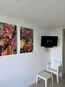 TV/trung tâm giải trí tại Intimate Bahia - Vue mer et accès piscine +11 ảnh