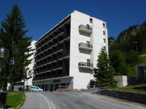Budynek, w którym mieści się apartament