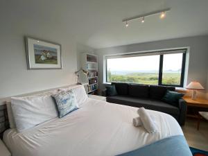 Katil atau katil-katil dalam bilik di Clogher Beach View - Scenic