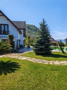 Příroda nedaleko vily