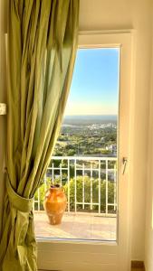 A balcony or terrace at Stellaris Suite con Jacuzzi Vista Mare