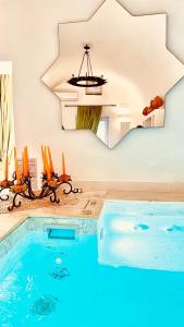 The swimming pool at or close to Stellaris Suite con Jacuzzi Vista Mare