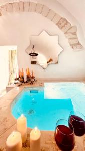 The swimming pool at or close to Stellaris Suite con Jacuzzi Vista Mare