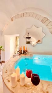 The swimming pool at or close to Stellaris Suite con Jacuzzi Vista Mare