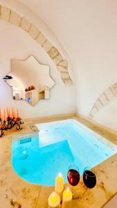 The swimming pool at or close to Stellaris Suite con Jacuzzi Vista Mare