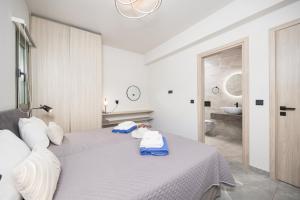 Ένα ή περισσότερα κρεβάτια σε δωμάτιο στο Villa Tania Ena +26 φωτογραφίες