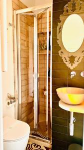 A bathroom at Stellaris Suite con Jacuzzi Vista Mare