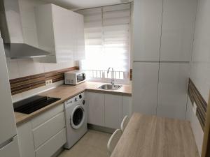 Kuchyňa alebo kuchynka v ubytovaní Apartamentos Montedunas