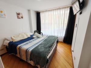 Ένα ή περισσότερα κρεβάτια σε δωμάτιο στο Aparta-estudio inteligente en zona norte, cerca de UPTC, Unicentro y Viva Tunja