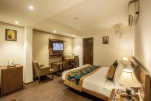 TV a/nebo společenská místnost v ubytování Hotel Smart Inn-Near Delhi Airport