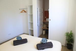 a room with a white table with two pillows on it at Superbe apartement T2 in La Celle-sous-Gouzon