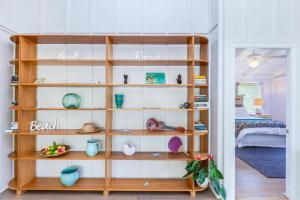 a book shelf with vases on it in a bedroom at Hale Kanani (Kaua'i) TVNC 1342 in Hanalei +21 photos