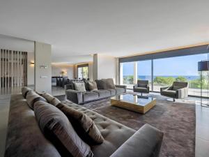 a living room with a large couch and a large window at Villa de Lujo en alquiler en Tarragona in Tamarit