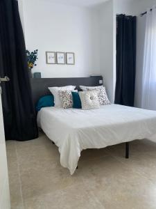 Ένα ή περισσότερα κρεβάτια σε δωμάτιο στο villa 8 personnes clim, piscine, parking +24 φωτογραφίες