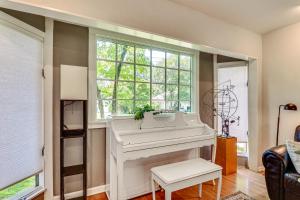 普林斯顿1 Mi to Campus Princeton Home with Furnished Deck的相册照片