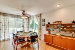 普林斯顿1 Mi to Campus Princeton Home with Furnished Deck的相册照片