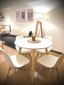 a white table and chairs in a living room at Marcelinos la perla in Mar del Plata +7 photos