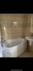 Koupelna v ubytování Vila Costin - camere de închiriat + 8 fotografií