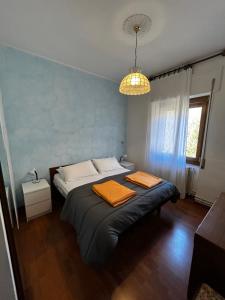 a bedroom with a bed with two towels on it at RESIDENZA VALLE VIGEZZO in Santa Maria Maggiore