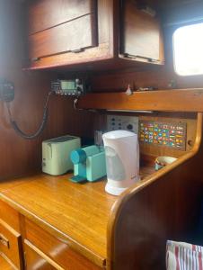 a kitchen with a counter with a microwave and a toaster at Bily Boat Praia da Rocha Portimão in Portimão
