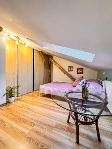 a room with a bed and a glass table at Gunram Mazury in Okowizna