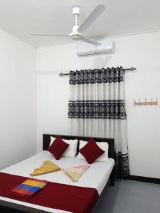 Postel nebo postele na pokoji v ubytování Suman Beach Rooms