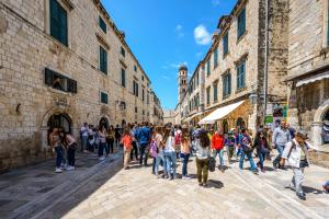 الضيوف المقيمون في Stradun View En Suite Rooms & Studio