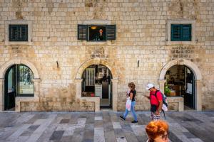 الضيوف المقيمون في Stradun View En Suite Rooms & Studio