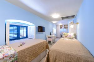 سرير أو أسرّة في غرفة في Stradun View En Suite Rooms & Studio