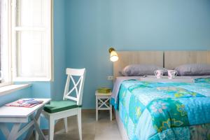 سرير أو أسرّة في غرفة في Stradun View En Suite Rooms & Studio