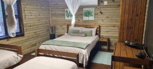 Un pat sau paturi într-o cameră la Kuusamo Holiday Resort