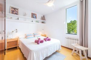 Un pat sau paturi într-o cameră la Apartamento Mirella +12 fotografii