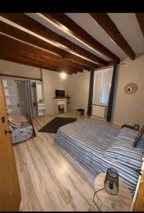 a bedroom with a large bed in a room at Maison Cosy Saumur in Saumur