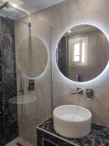 Gallery image of EriZen Jacuzzi suites in Keramotí