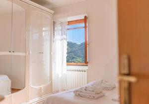 Postel nebo postele na pokoji v ubytování Appartamento tra le Cinque Terre, Camogli e Portofino con scorcio mare all'orizzonte